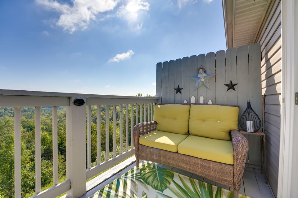 Branson Condo w/ Balcony, Strip & Mountain Views! Apartment in Branson