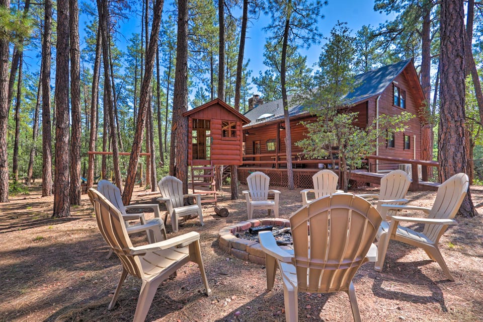 Deck, Games & Fire Pit: Modern Pine Cabin! House in Pine
