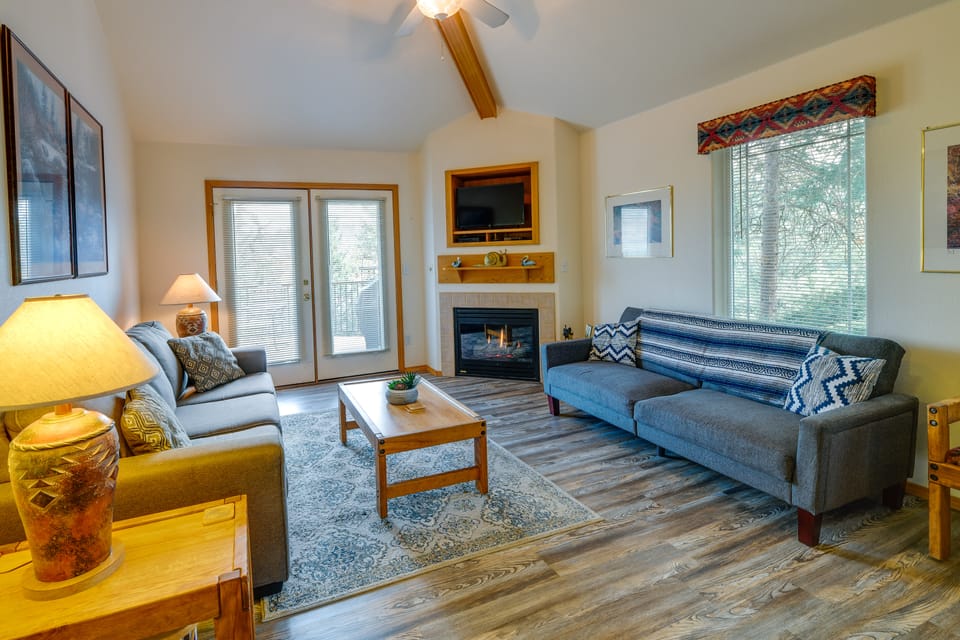 Resort-Style Klamath Falls Home, Golf Course View! Apartment in Oregon