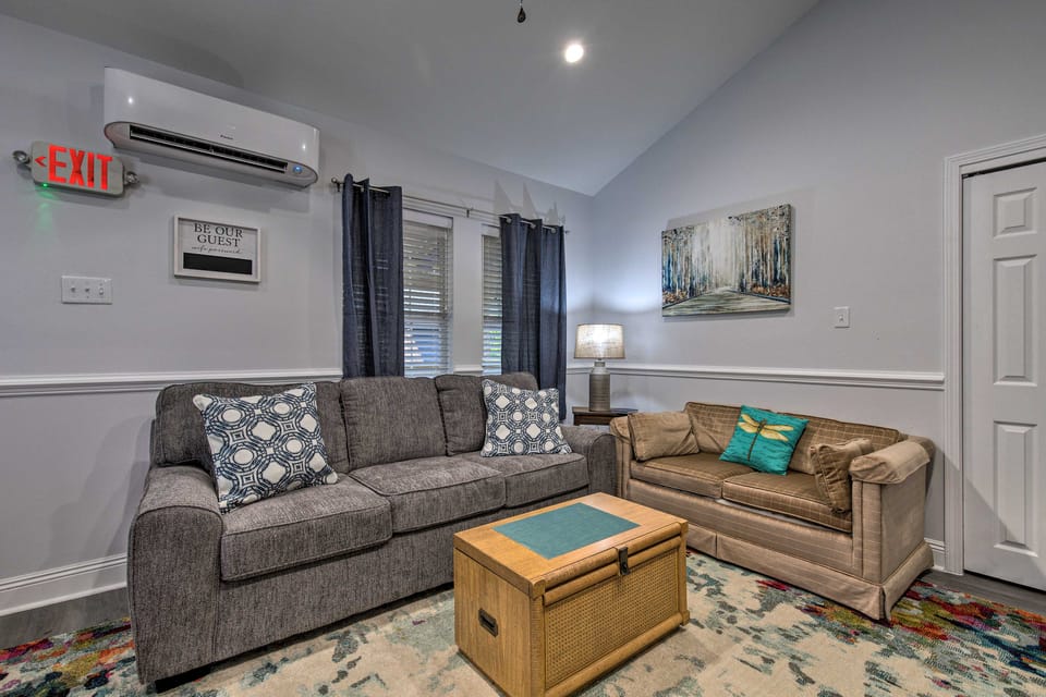 Downtown Ocean Springs Retreat: 1 Mi to Beach! Apartment in Ocean Springs