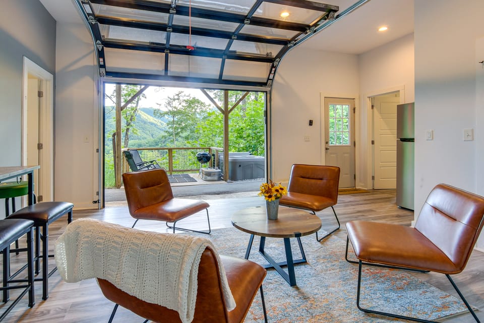 Panoramic Mtn Views & Hot Tub! Secluded Marion Gem House in Tennessee
