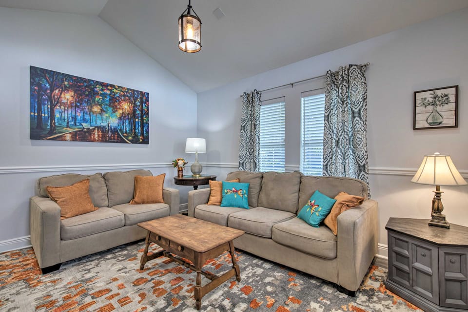 Downtown Ocean Springs Duplex w/ A/C 1 Mi to Beach House in Ocean Springs