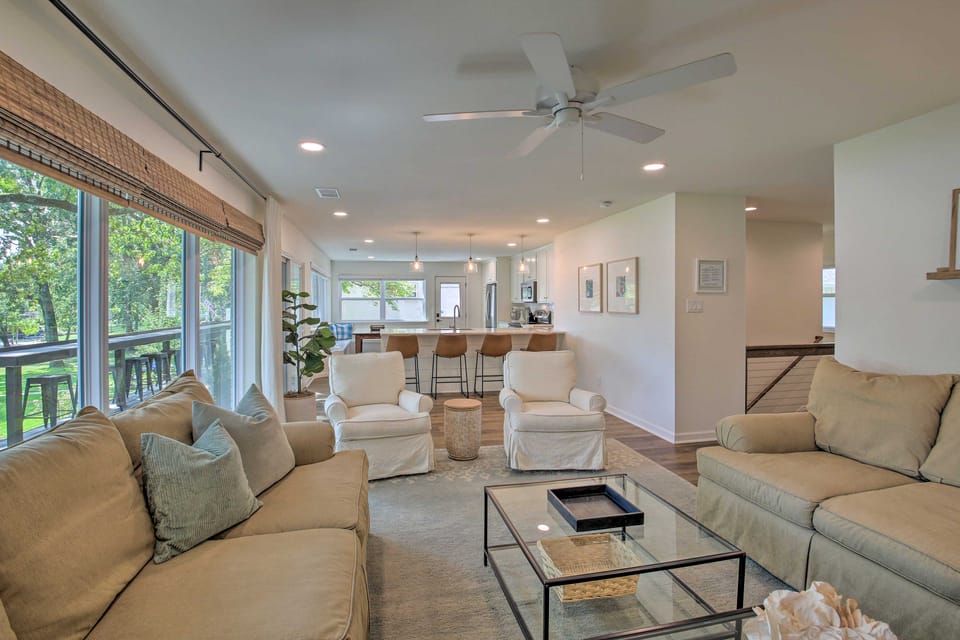 Deck, Fire Pit: Waterfront Lake Hamilton Home House in Piney