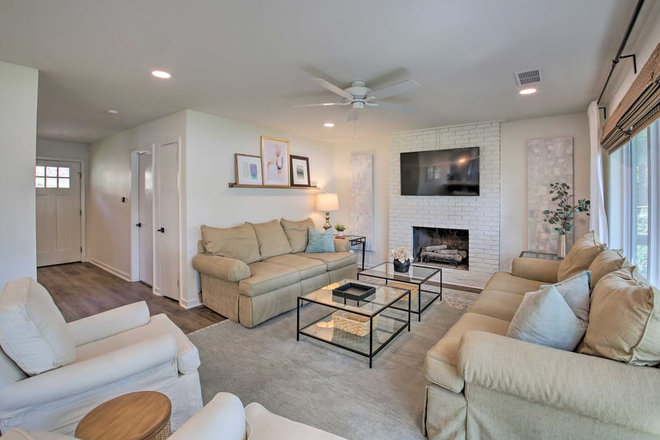 Deck, Fire Pit: Waterfront Lake Hamilton Home House in Piney