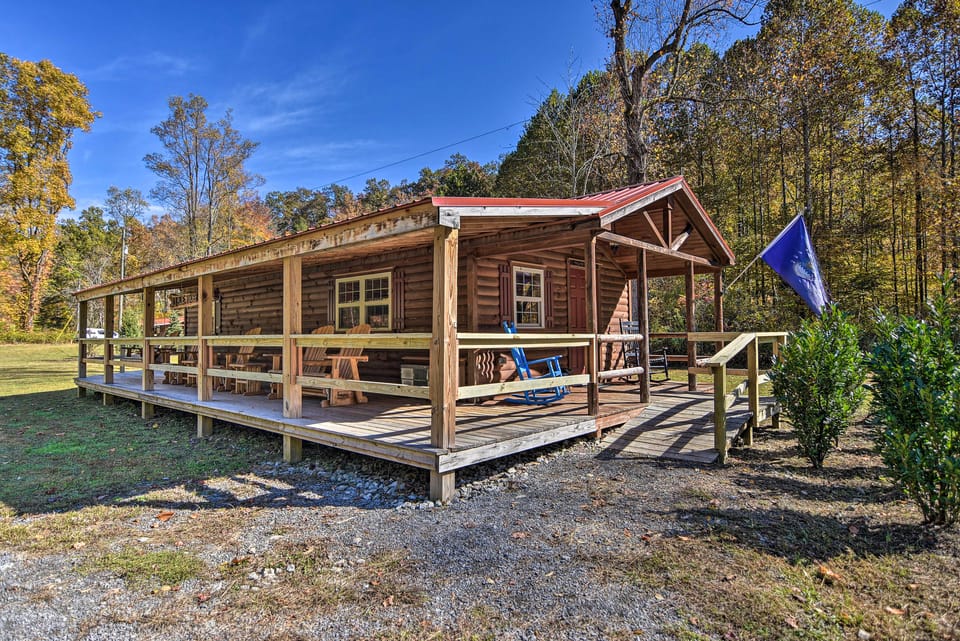 Parsons Cabin w/ Fire Pit & River Access! House in Shenandoah Valley