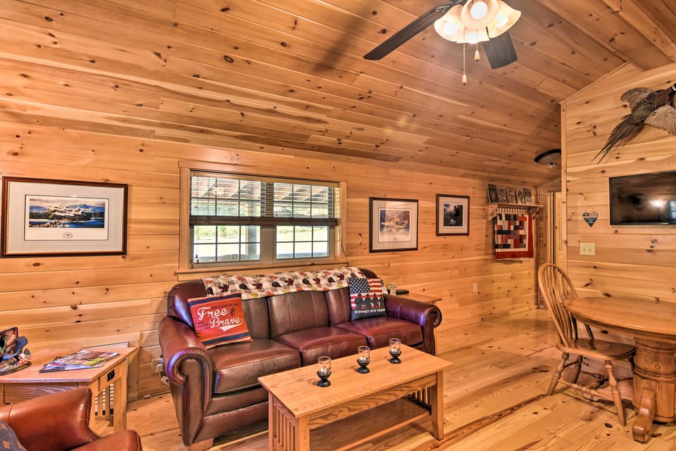 Parsons Cabin w/ Fire Pit & River Access! House in Shenandoah Valley