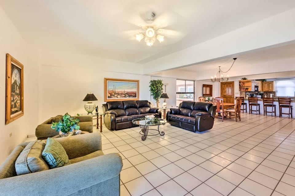 Chic Cabo San Lucas Getaway < 2 Miles to Beaches! Apartment in Cabo San Lucas