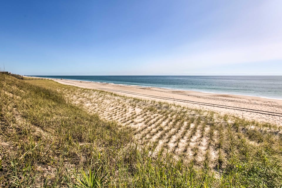 Walk to Indian Beach: Condo w/ Ocean-View Balcony Apartment in Indian Beach