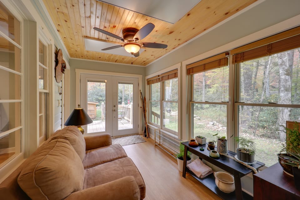 Ski & Hike! Creekside Cabin 7 Mi to Linville Falls House in Tennessee
