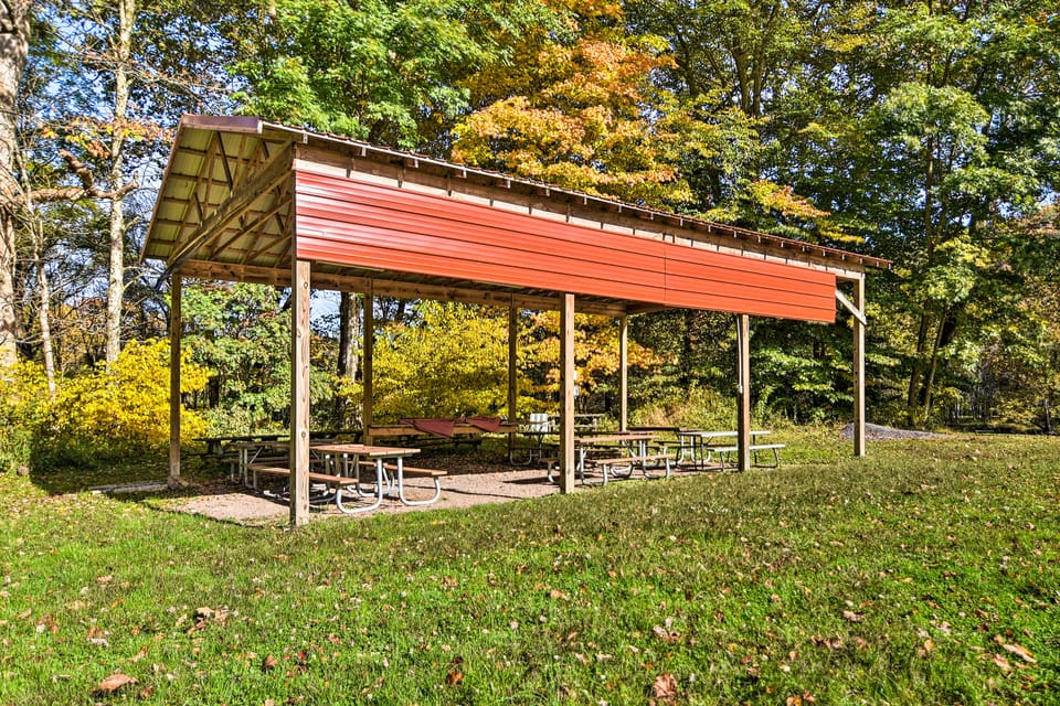 Rural Cabin Hideaway w/ Fire Pit & Mtn Views! House in Shenandoah Valley