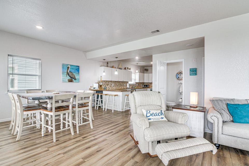2 Decks, Patio & Views: Beachfront Texas Retreat House in Surfside Beach