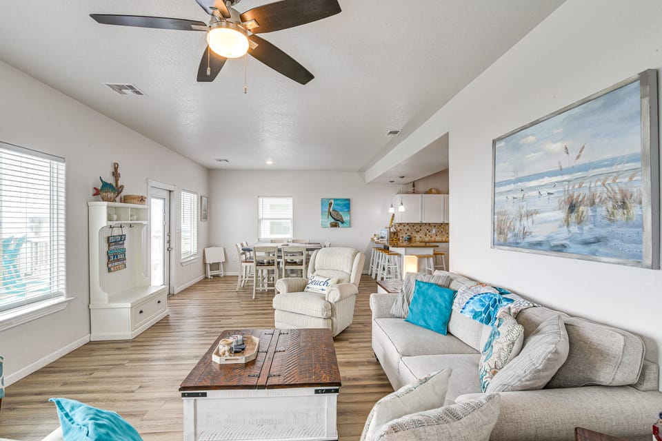 2 Decks, Patio & Views: Beachfront Texas Retreat House in Surfside Beach