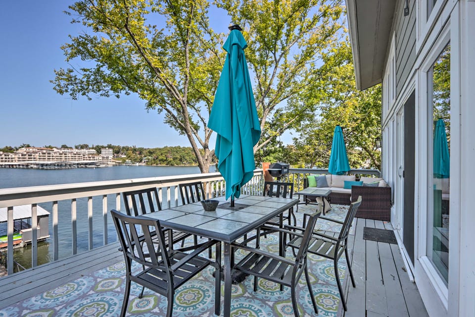 Boat Dock, Furnished Deck! Lakefront Ozarks Home House in Village Four Seasons