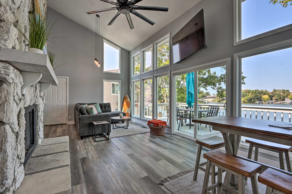 Boat Dock, Furnished Deck! Lakefront Ozarks Home House in Village Four Seasons