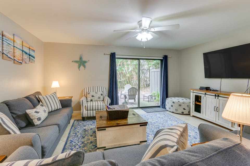 1/4 Mi to Ocean: Beach Pebble Townhome w/ Patio Apartment in Hilton Head Island