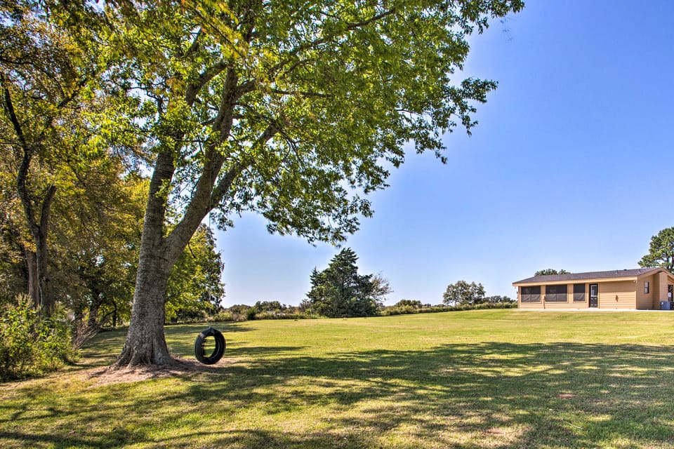 Pet-Friendly Efficiency Cottage w/ Pool! Cottage in Oklahoma