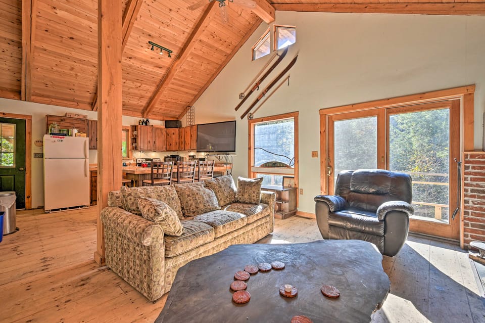 Remote Cabin w/ Fire Pit: 3 Miles to Stowe Mtn! House in Morristown