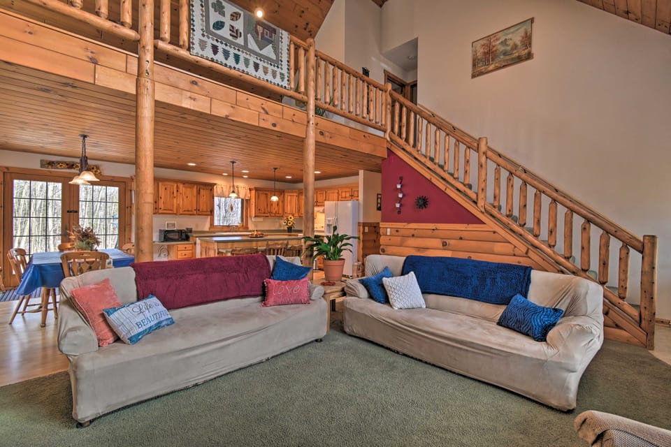 Family-Friendly Gresham Getaway w/ Game Room! House in Wisconsin