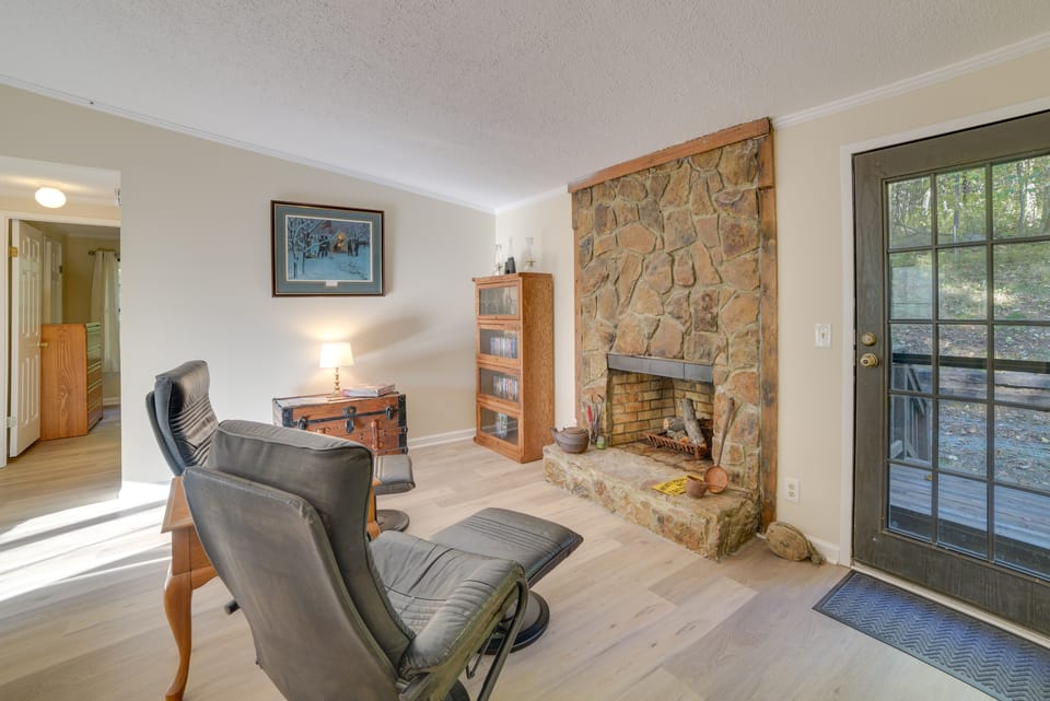 Stanardsville Cabin Rental ~ 24 Mi to Shenandoah! House in Shenandoah Valley