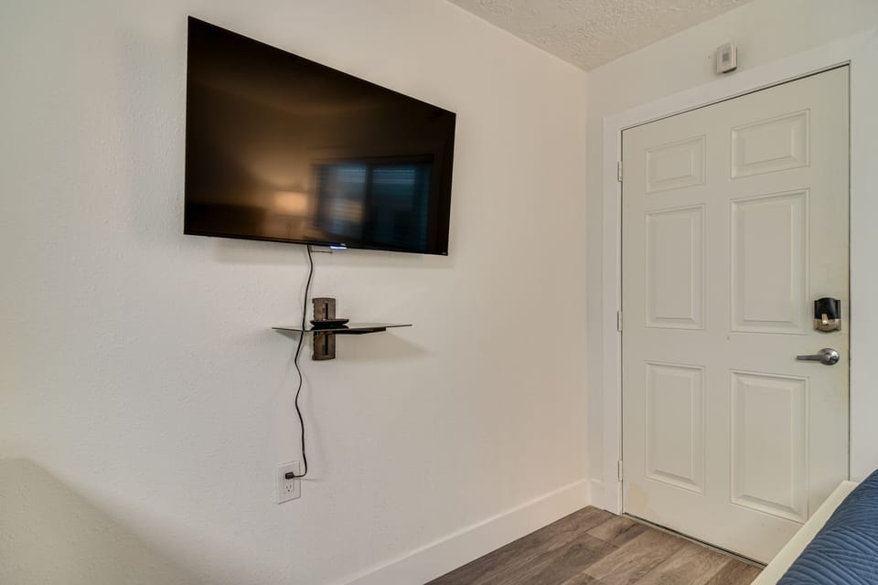 Bright Gulf Coast Escape - 8 Mi to John’s Pass! Apartment in Pass-a-Grille