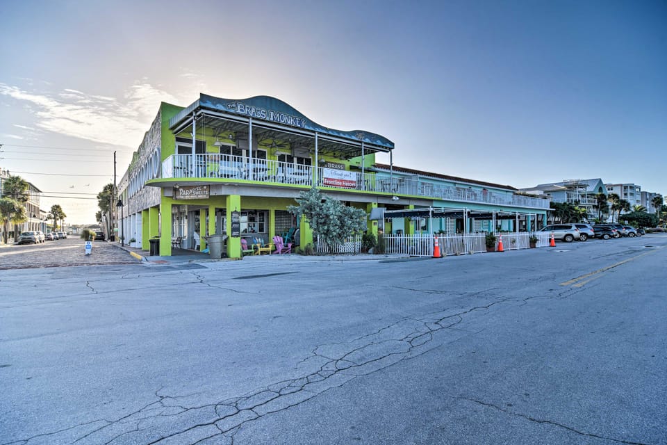 Tropical Pass-A-Grille Gem w/ Direct Beach Access! Apartment in Pass-a-Grille