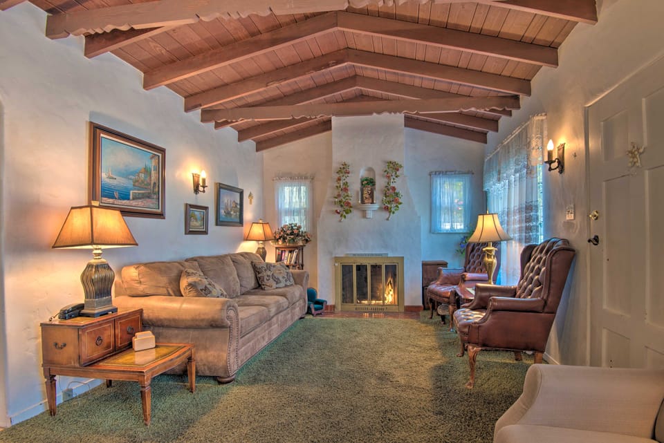 Avalon Escape: Everything Within Walking Distance! House in Avalon