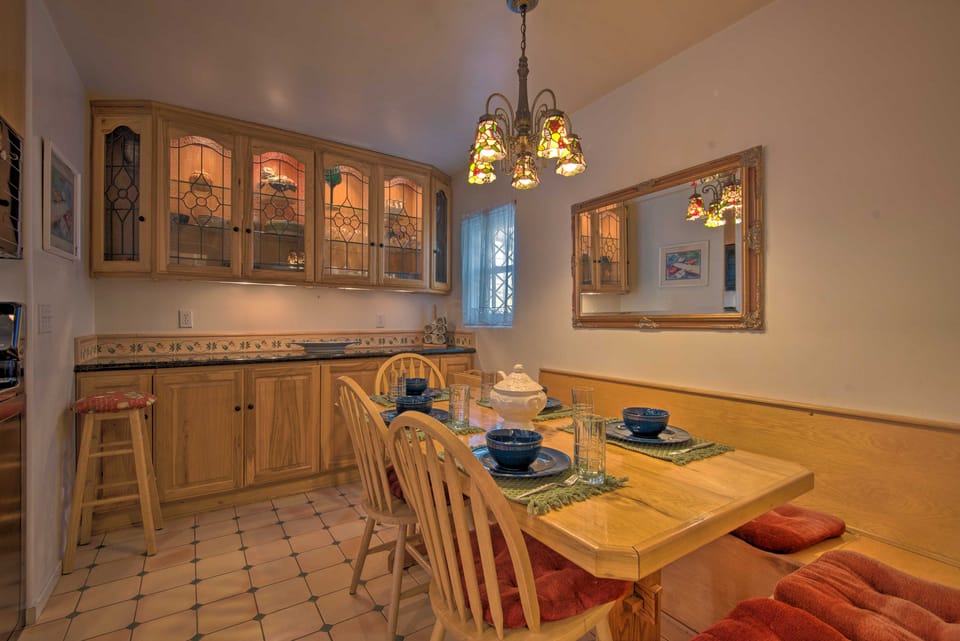 Avalon Escape: Everything Within Walking Distance! House in Avalon