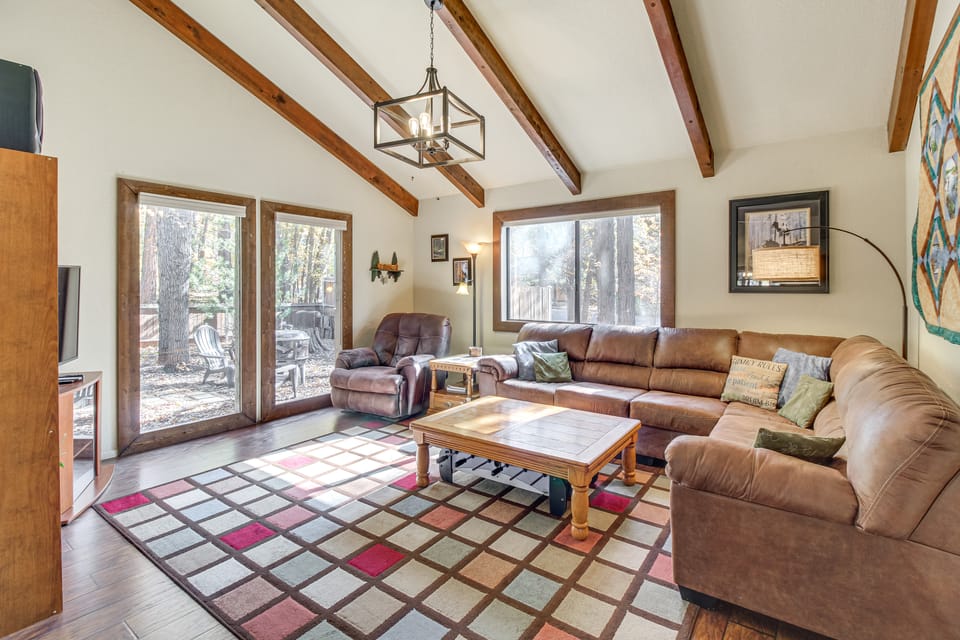 Spacious Cabin w/ Deck: 7 Mi to Show Low! House in Arizona