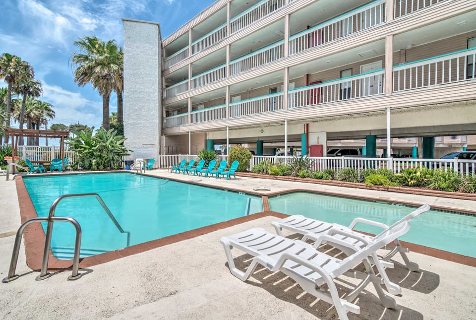 Updated Front Beach Condo w/ Resort Amenities! Apartment in Nueces County