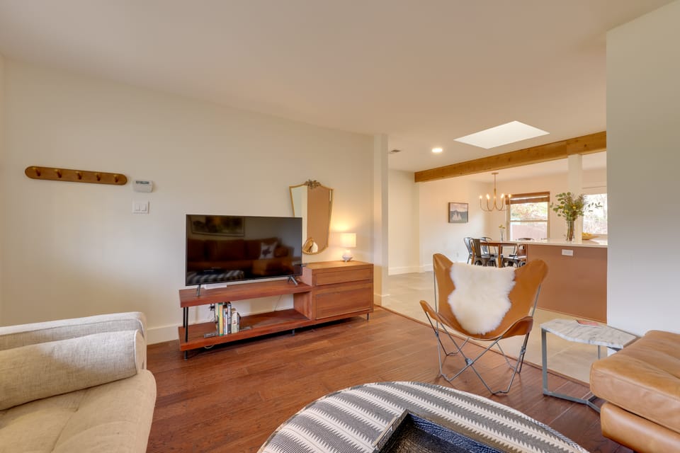 6 Mi to Dtwn Austin: Home w/ Screened Porch & Yard House in South Congress