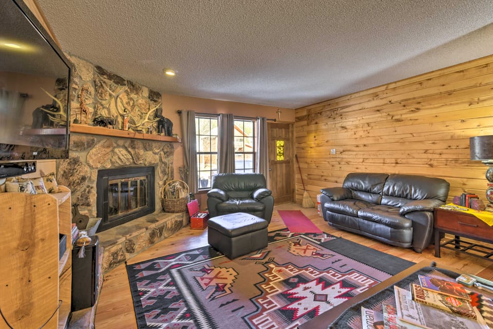 Downtown Red River Retreat w/ Mtn Views + Yard Apartment in Red River