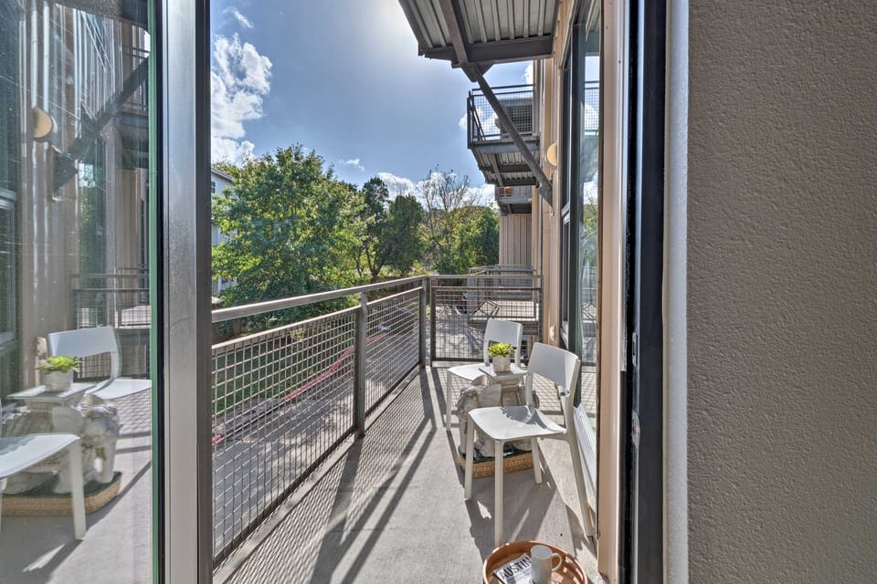 Urban Escape in SoLA w/ Private Patio! Apartment in Zilker