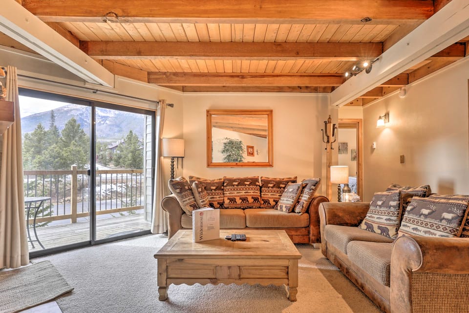 Ski & Hike: Mtn-View Condo in Silverthorne! Apartment in Wildernest