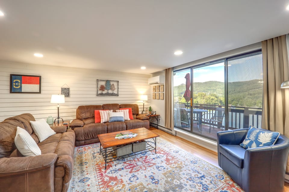 Walk to Sugar Mountain Resort: Ski, Golf & Hike! Apartment in Sugar Mountain