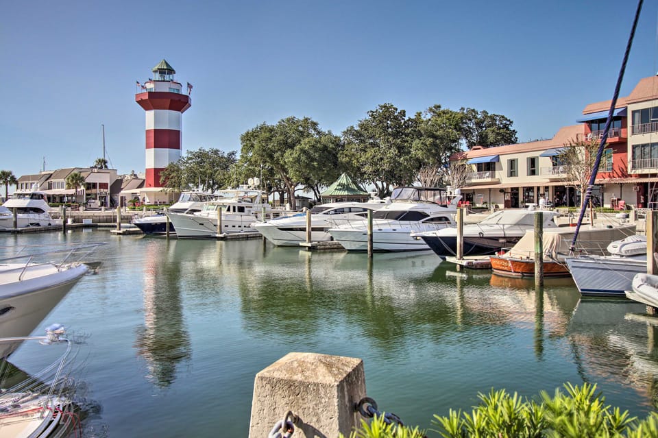 Walk to Pier & Golf: Heart of Harbour Town Condo Apartment in Hilton Head Island