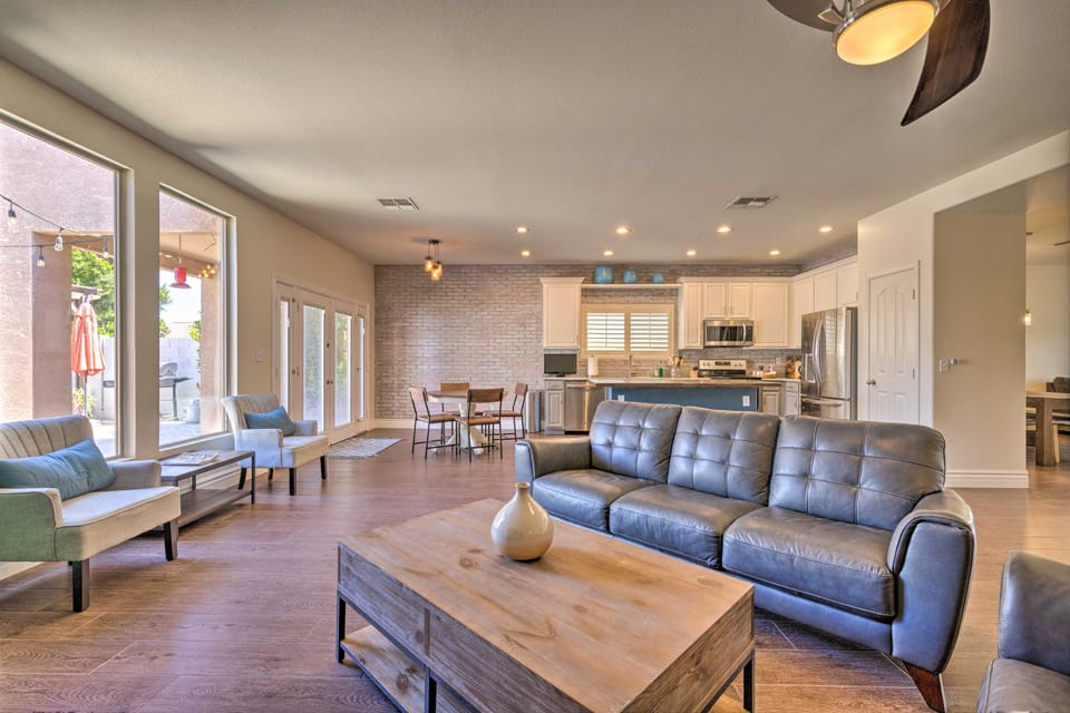 2 Mi to South Mtn Park! Snowbird Retreat w/ Patio House in Phoenix