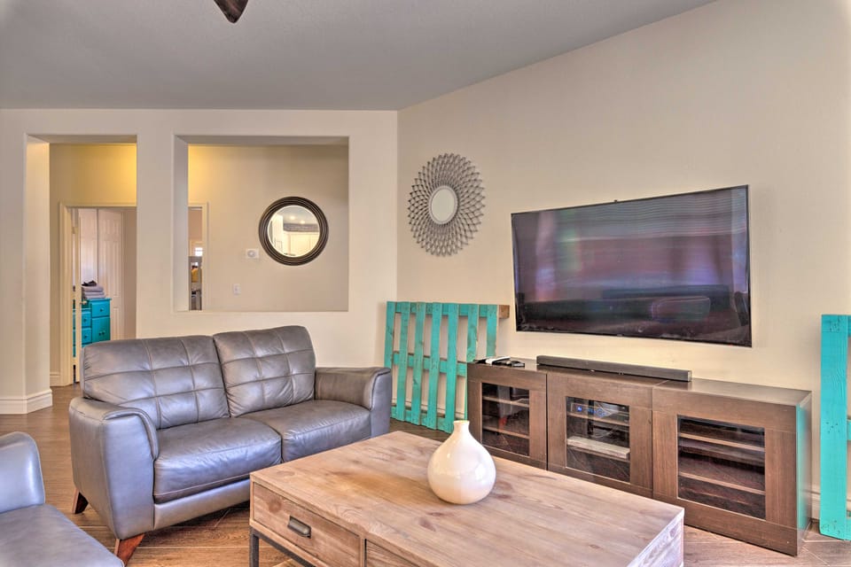 2 Mi to South Mtn Park! Snowbird Retreat w/ Patio House in Phoenix
