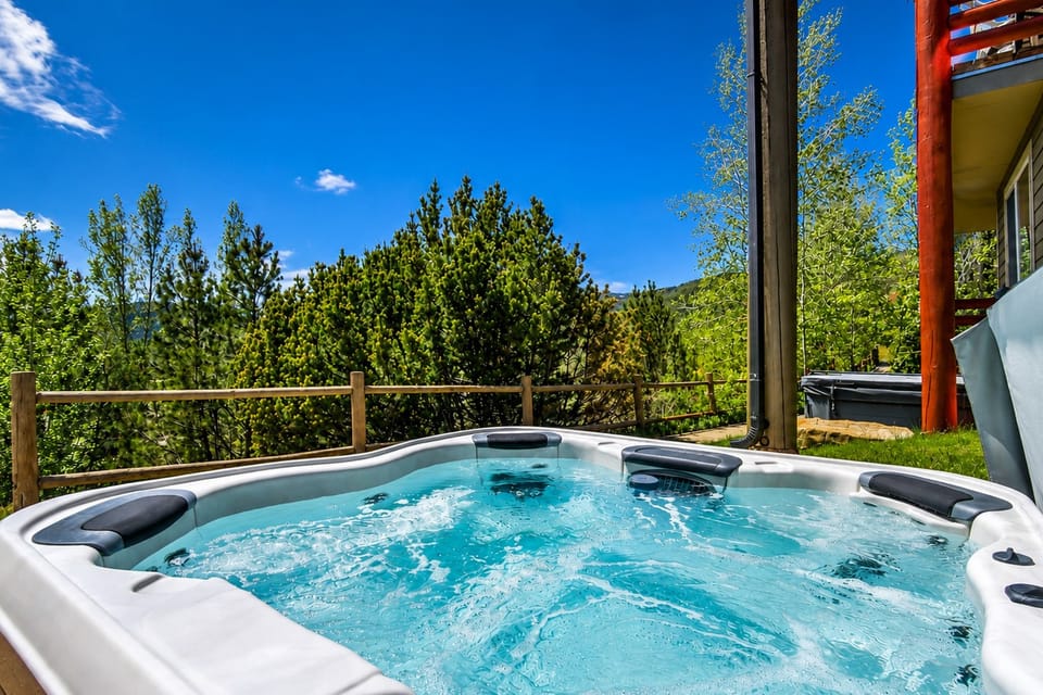 Hot Tub, 2 Mi to Cabriolet Lift: Family Mtn Escape House in Snyderville