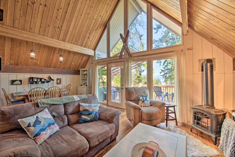 Unique Camano Cabin w/ Mountain + Water Views House in Camano Island