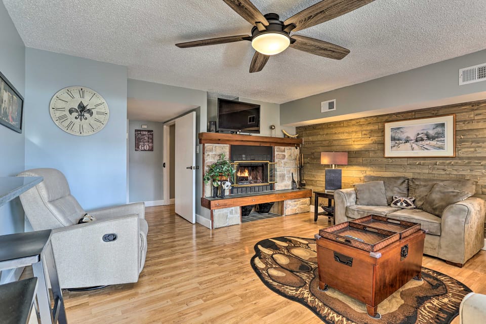 On Big Boulder Lake: Condo w/ Community Pools! Apartment in Big Boulder Lake