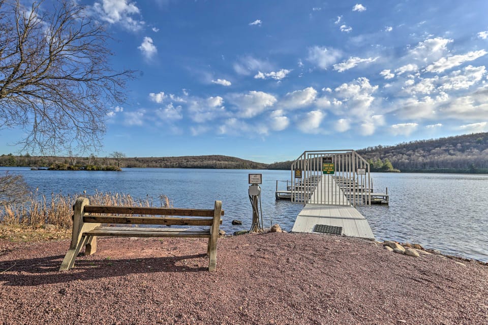 On Big Boulder Lake: Condo w/ Community Pools! Apartment in Big Boulder Lake