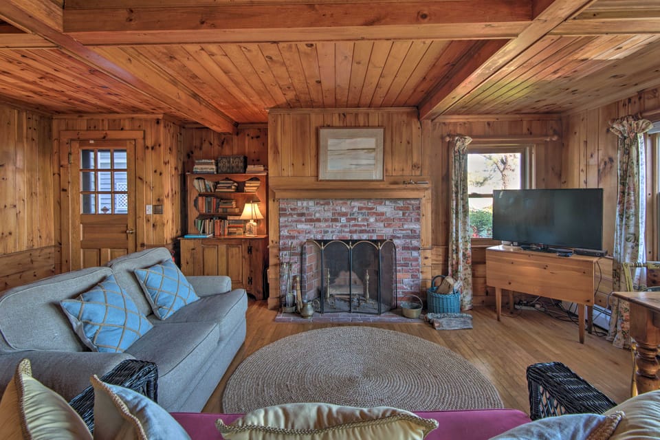 Waterfront Kennebunk Retreat on Private Beach House in Maine