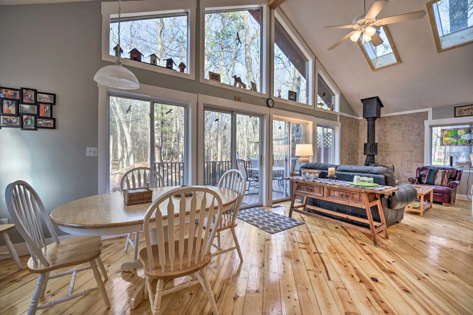 Spacious Family Escape: Walk to Lake Michigan! House in Wisconsin