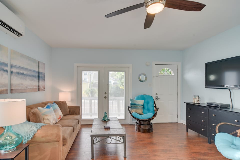 Walk to Madeira Beach: Family Resort Condo Apartment in Madeira Beach