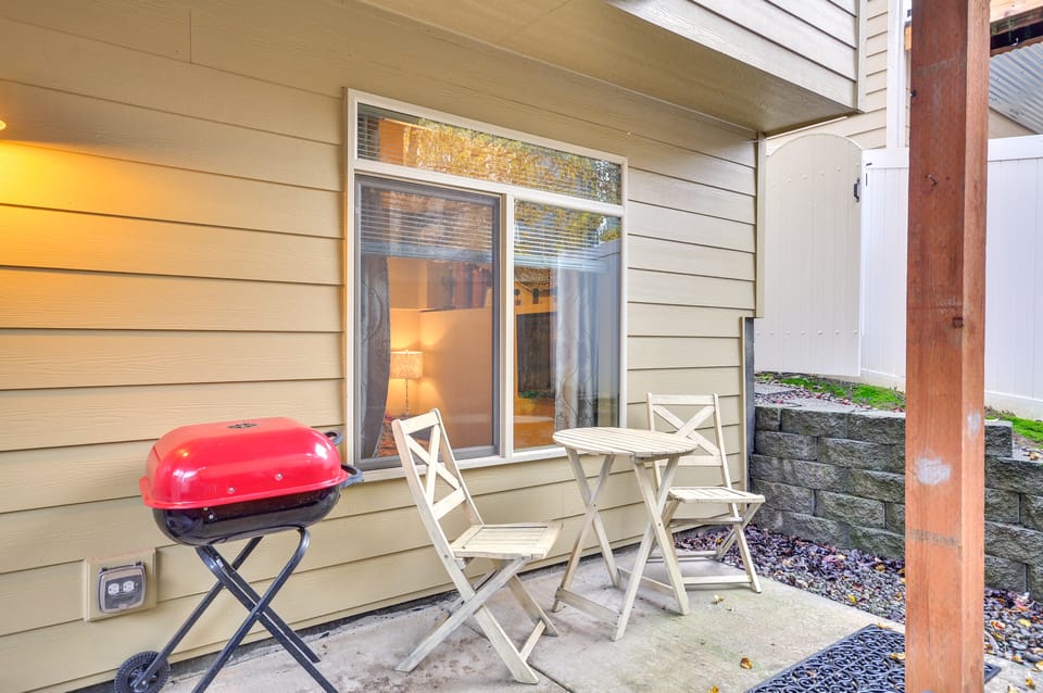 Inviting Studio w/ Patio, 15 Mi to Portland! Apartment in Vancouver