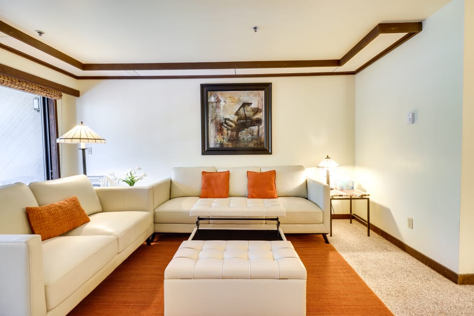 Walk to Ski Shuttle: Incline Village Condo Apartment in Incline Village