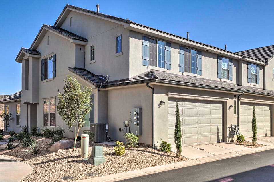 Washington Townhome w/ Patio + Resort Perks! Apartment in Washington