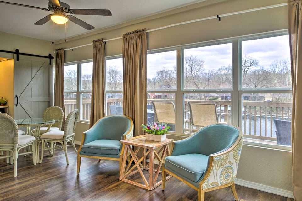 Lakefront Branson Condo w/ Porch & Dock Access Apartment in Branson