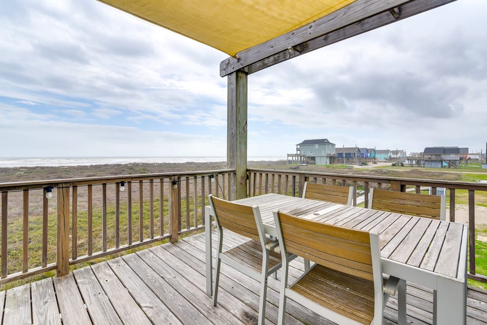 Wake Up to Waves | Oceanfront Surfside home House in Brazoria County