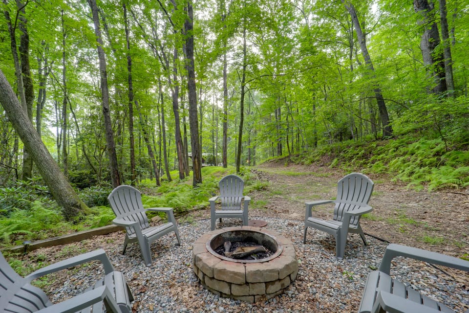 Family-Friendly Blue Ridge Cabin w/ Game Room! House in Watauga